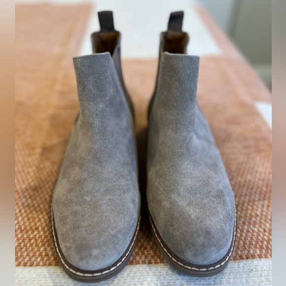 Men’s US 9 Taupe leather, Steve Madden Chelsea boot. - Picture 3 of 4